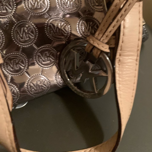 Michael Kors Handbag. GUC - Picture 9 of 10